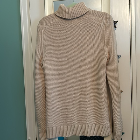 J Crew tan turtleneck sweater. Made in Cambodia . M - Picture 3 of 5